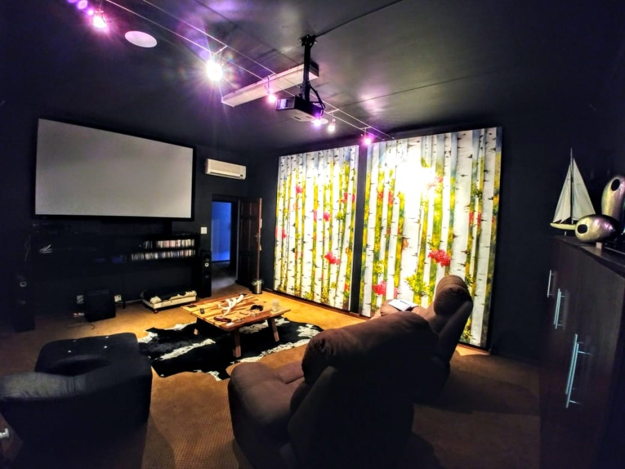 10 Bedroom Property for Sale in Hoekwil Western Cape